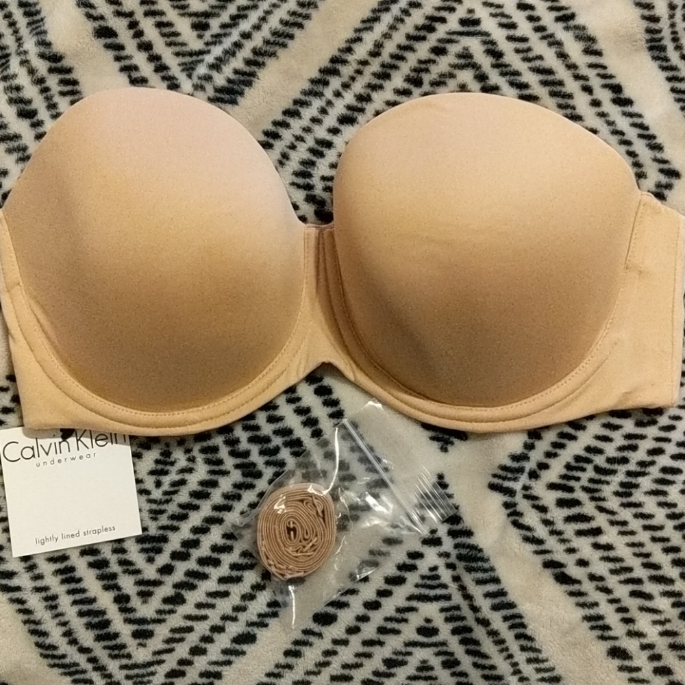 Calvin Klein lightly lined strapless bra 36D